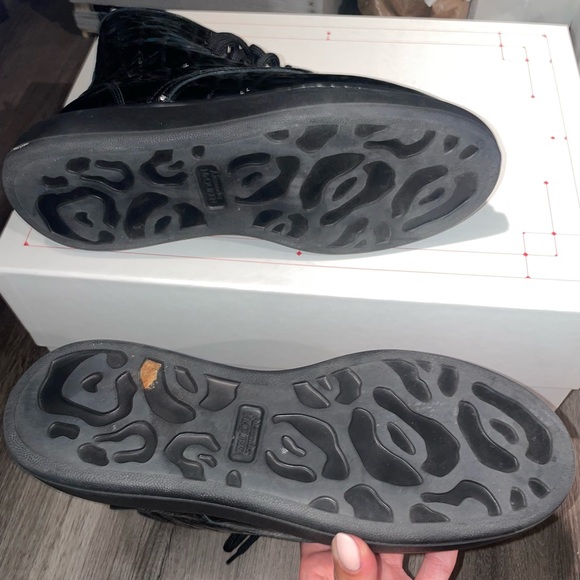 Alexander McQueen glossy lace up croc boots - Picture 2 of 7